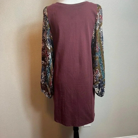 Gigio burgundy tee shirt dress with patchwork print, large flowy sleeves. - Picture 9 of 14